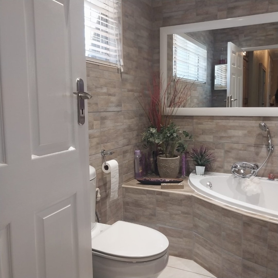 3 Bedroom Property for Sale in El Toro Park Northern Cape